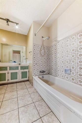 158 Maunsell Close Ne, Calgary, AB - Indoor Photo Showing Bathroom