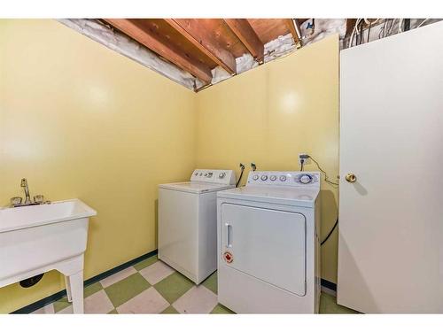 158 Maunsell Close Ne, Calgary, AB - Indoor Photo Showing Laundry Room