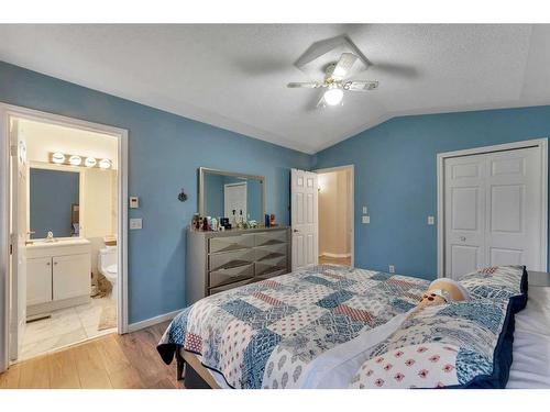 97 Shawinigan Drive Sw, Calgary, AB - Indoor Photo Showing Bedroom