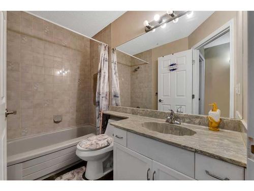 97 Shawinigan Drive Sw, Calgary, AB - Indoor Photo Showing Bathroom