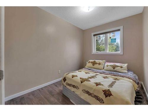 97 Shawinigan Drive Sw, Calgary, AB - Indoor Photo Showing Bedroom