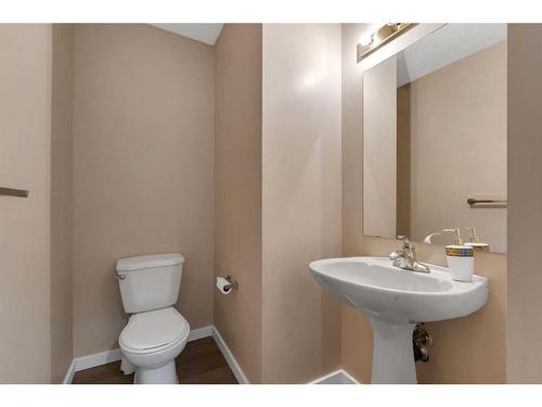 97 Shawinigan Drive Sw, Calgary, AB - Indoor Photo Showing Bathroom