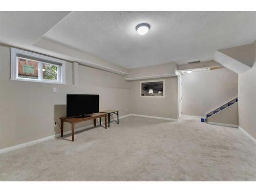 97 Shawinigan Drive Sw, Calgary, AB - Indoor Photo Showing Other Room