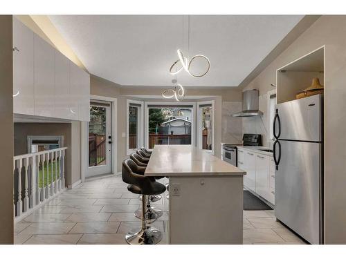 97 Shawinigan Drive Sw, Calgary, AB - Indoor Photo Showing Kitchen