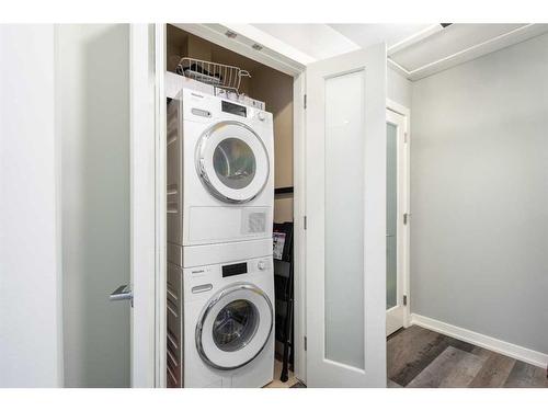 1103-530 12 Avenue Sw, Calgary, AB - Indoor Photo Showing Laundry Room