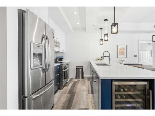 1103-530 12 Avenue Sw, Calgary, AB - Indoor Photo Showing Kitchen With Stainless Steel Kitchen With Upgraded Kitchen