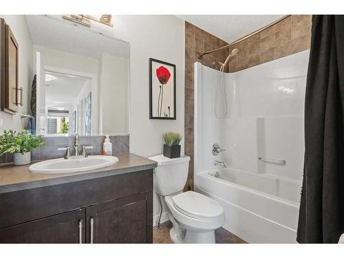 393 River Heights Drive, Cochrane, AB - Indoor Photo Showing Bathroom