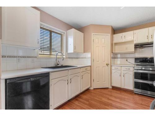 714 Martindale Boulevard Ne, Calgary, AB - Indoor Photo Showing Kitchen