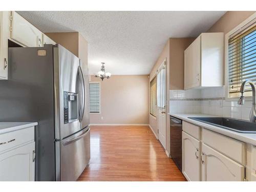 714 Martindale Boulevard Ne, Calgary, AB - Indoor Photo Showing Kitchen