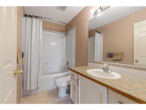 714 Martindale Boulevard Ne, Calgary, AB - Indoor Photo Showing Bathroom