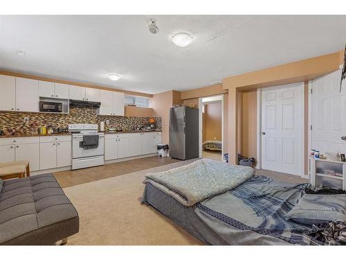 714 Martindale Boulevard Ne, Calgary, AB - Indoor Photo Showing Kitchen