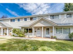 382 Killarney Glen Court SW Calgary, AB T3E 7H4