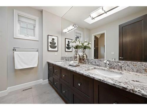 1416 21A Street Nw, Calgary, AB - Indoor Photo Showing Bathroom