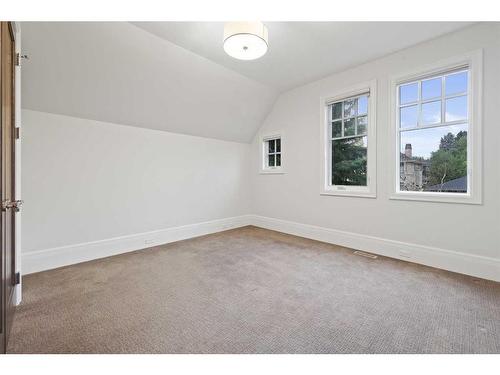 1416 21A Street Nw, Calgary, AB - Indoor Photo Showing Other Room