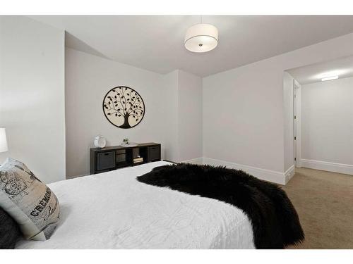 1416 21A Street Nw, Calgary, AB - Indoor Photo Showing Bedroom