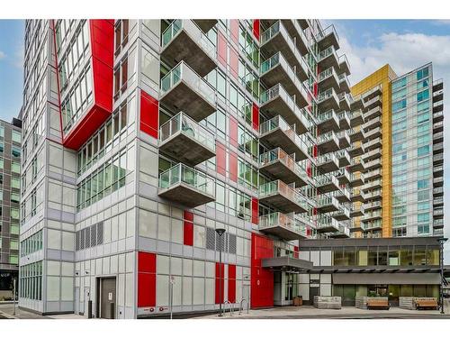 1305-10 Brentwood Common Nw, Calgary, AB - Outdoor With Balcony With Facade