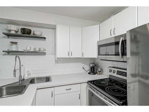 103-1613 11 Avenue Sw, Calgary, AB - Indoor Photo Showing Kitchen