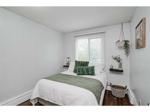 103-1613 11 Avenue Sw, Calgary, AB - Indoor Photo Showing Bedroom