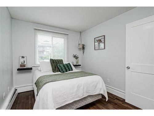 103-1613 11 Avenue Sw, Calgary, AB - Indoor Photo Showing Bedroom