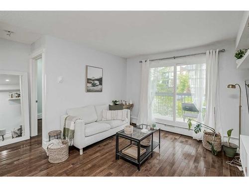 103-1613 11 Avenue Sw, Calgary, AB - Indoor Photo Showing Living Room