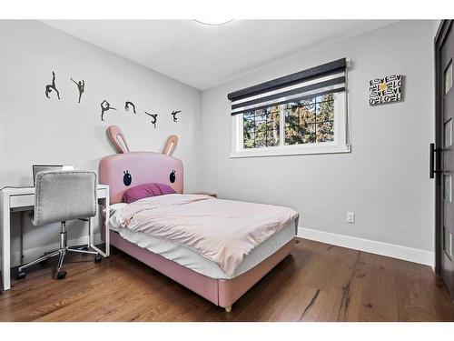 210 Canterbury Place Sw, Calgary, AB - Indoor Photo Showing Bedroom