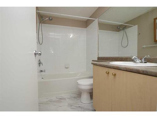 8119-304 Mackenzie Way Sw, Airdrie, AB - Indoor Photo Showing Bathroom