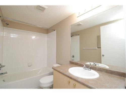 8119-304 Mackenzie Way Sw, Airdrie, AB - Indoor Photo Showing Bathroom