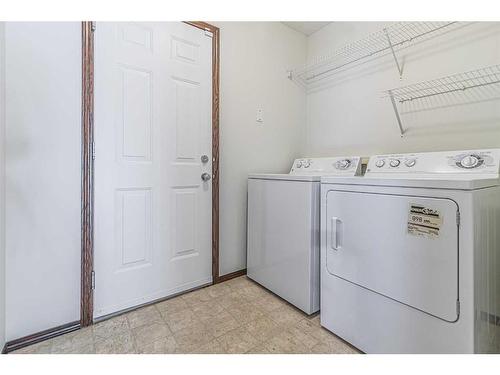 48 Eversyde Manor Sw, Calgary, AB - Indoor Photo Showing Laundry Room