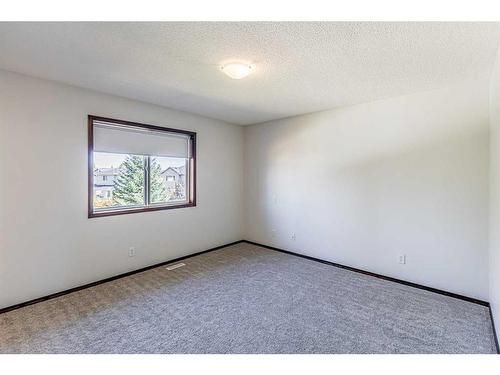 48 Eversyde Manor Sw, Calgary, AB - Indoor Photo Showing Other Room