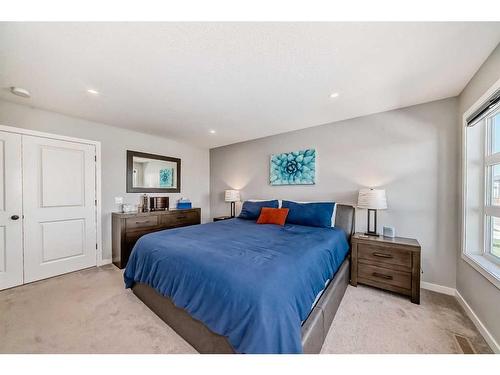 572 Chinook Gate Square Sw, Airdrie, AB - Indoor Photo Showing Bedroom