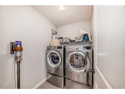 572 Chinook Gate Square Sw, Airdrie, AB - Indoor Photo Showing Laundry Room