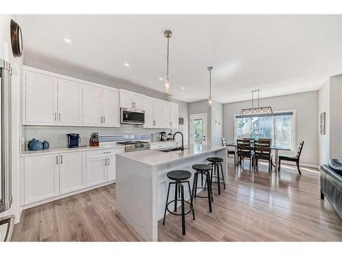 572 Chinook Gate Square Sw, Airdrie, AB - Indoor Photo Showing Kitchen With Upgraded Kitchen