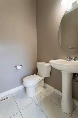 45 Red Embers Row Ne, Calgary, AB - Indoor Photo Showing Bathroom