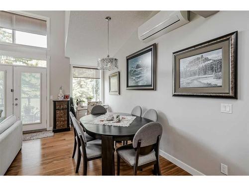 2-517 5 Street Ne, Calgary, AB - Indoor Photo Showing Dining Room