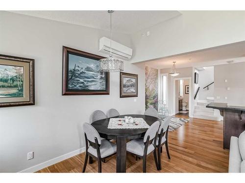 2-517 5 Street Ne, Calgary, AB - Indoor Photo Showing Dining Room