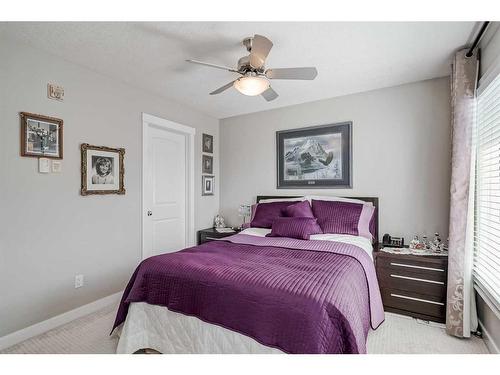 2-517 5 Street Ne, Calgary, AB - Indoor Photo Showing Bedroom