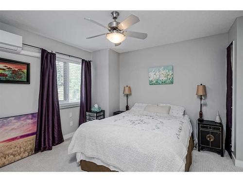 2-517 5 Street Ne, Calgary, AB - Indoor Photo Showing Bedroom