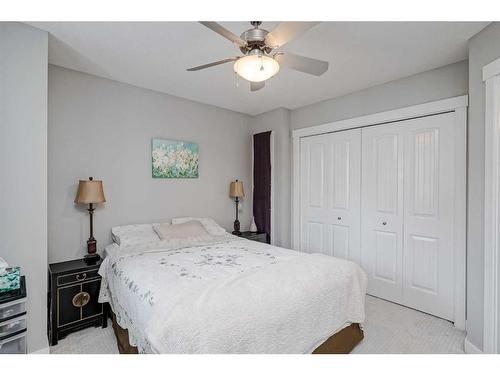 2-517 5 Street Ne, Calgary, AB - Indoor Photo Showing Bedroom