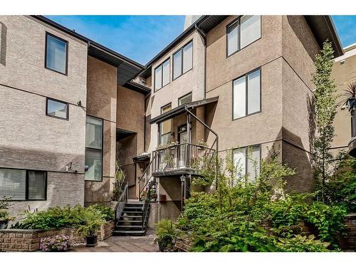 2-517 5 Street Ne, Calgary, AB - Outdoor