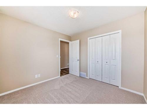 273 New Brighton Lane Se, Calgary, AB - Indoor