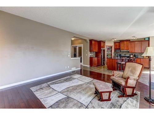 412 Morningside Crescent Sw, Airdrie, AB - Indoor Photo Showing Living Room