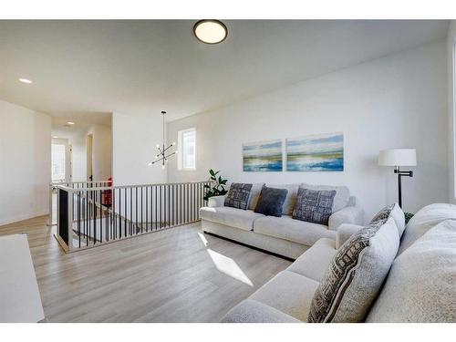 3 Lawrence Green Se, Airdrie, AB - Indoor Photo Showing Living Room