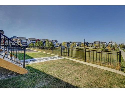 3 Lawrence Green Se, Airdrie, AB - Outdoor