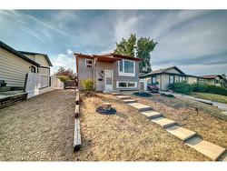 128 Bernard Close NW Calgary, AB T3K 2H3