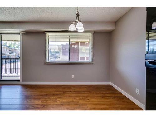 902-2200 Woodview Drive Sw, Calgary, AB - Indoor Photo Showing Other Room