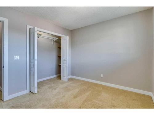 902-2200 Woodview Drive Sw, Calgary, AB - Indoor Photo Showing Other Room