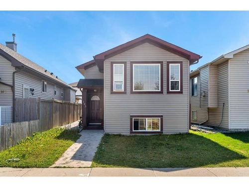 163 Taravista Drive Ne, Calgary, AB - Indoor Photo Showing Living Room