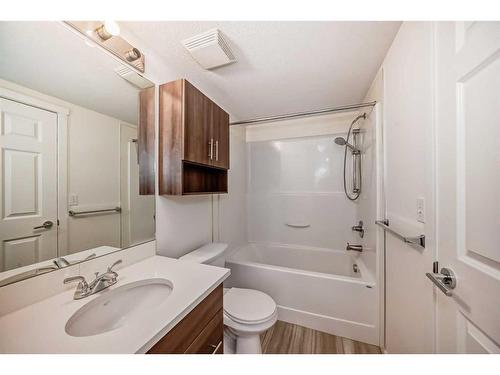 2319-99 Copperstone Park Se, Calgary, AB - Indoor Photo Showing Bathroom