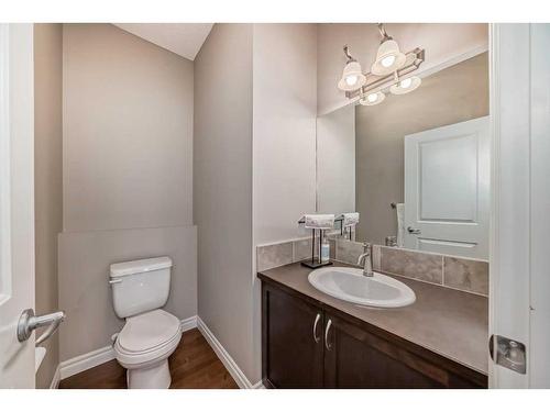 41 Sherwood Heights Nw, Calgary, AB - Indoor Photo Showing Bathroom