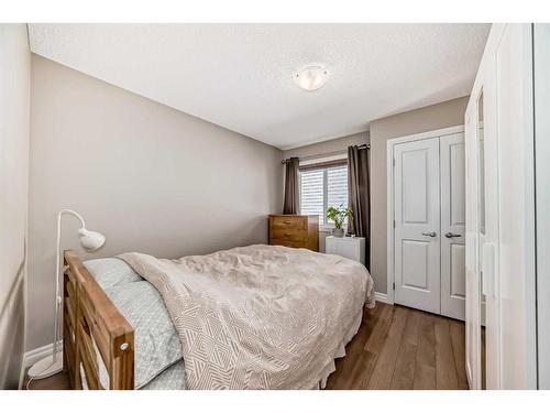 41 Sherwood Heights Nw, Calgary, AB - Indoor Photo Showing Bedroom